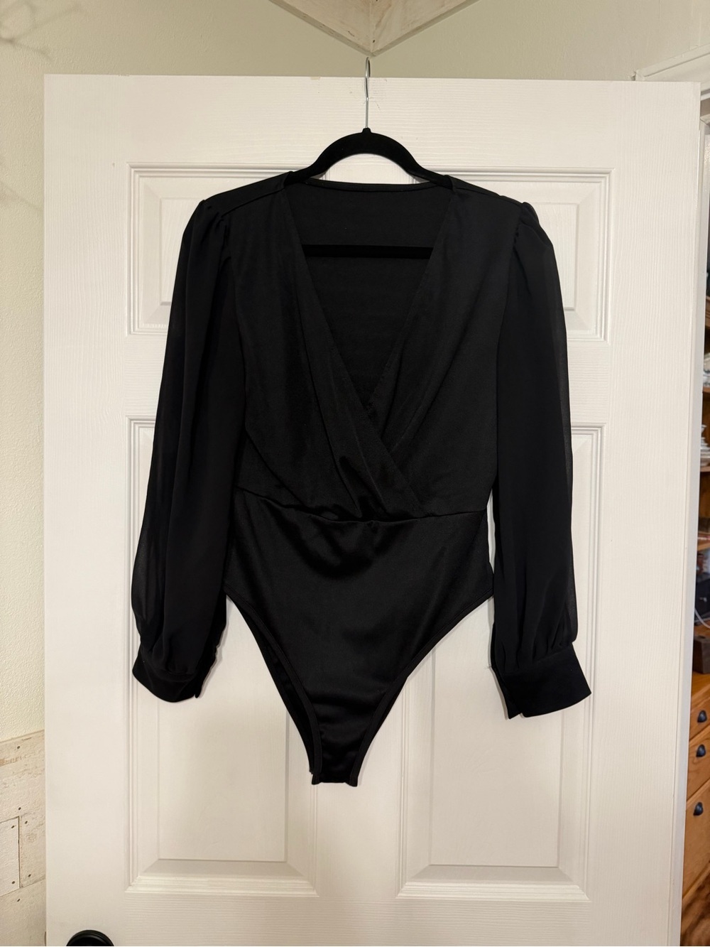 SHEIN Black Long Sleeve Surplice Bodysuit with Puff Sleeves